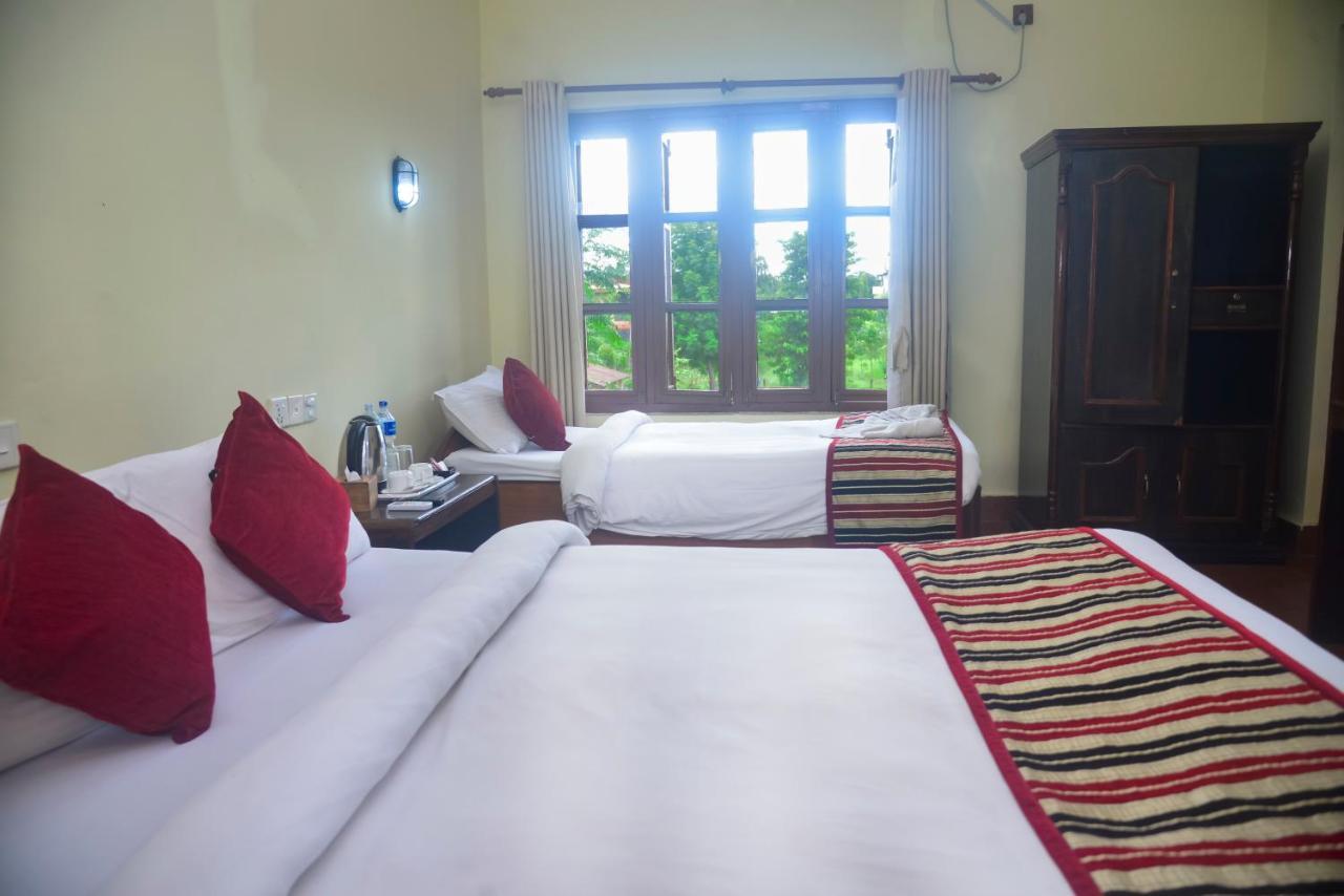 Unique Wild Resort Sauraha Exterior photo
