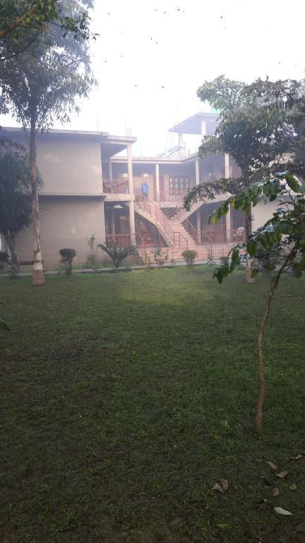 Unique Wild Resort Sauraha Exterior photo